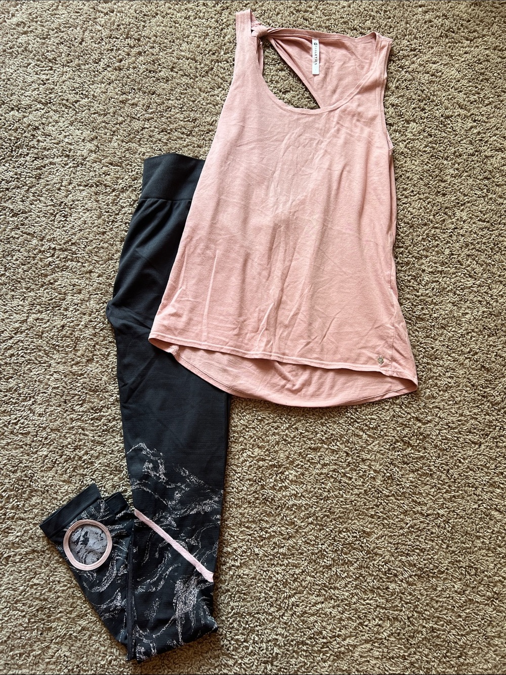 Size Small. Fabletics set. - Picture 2 of 8